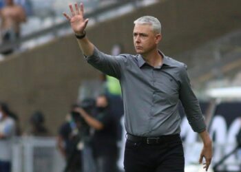 Após nova eliminação, Tiago Nunes deixa comando técnico do Ceará