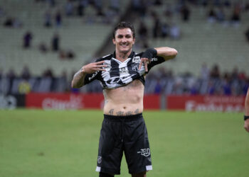 Após gol contra a Tuna Luso, Vina se torna terceiro maior artilheiro da ‘nova’ Arena Castelão