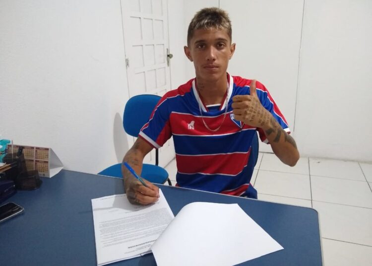 Destaque do Sub-20, meia Sammuel renova com Fortaleza até o fim de 2024