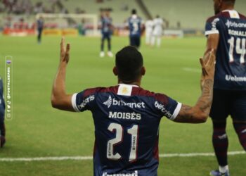 Na Arena Castelão, Fortaleza vence Ferroviário e se garante na final