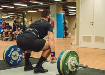 Ginásio Aécio de Borba sedia torneio de levantamento de peso com moldes dos jogos olímpicos de Tóquio