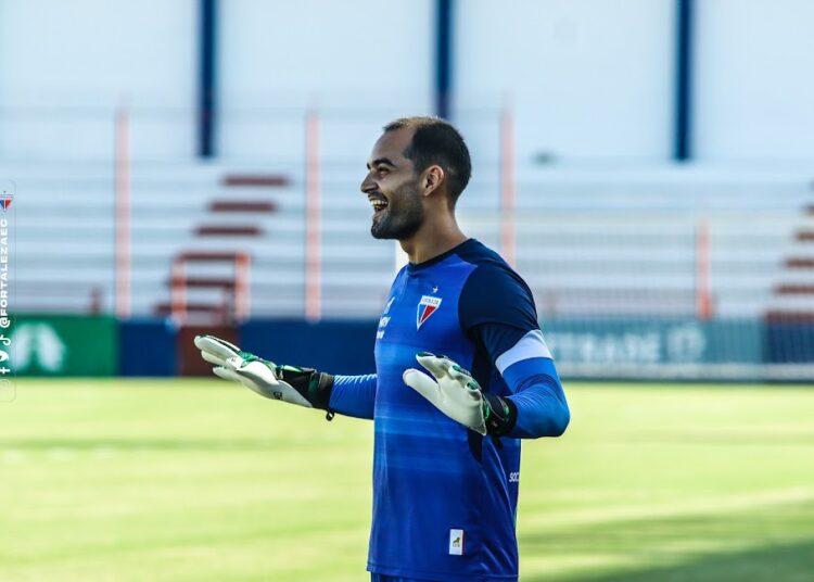 Elogios de Vojvoda e confiança do torcedor: Max Walef se consolida como titular no ano mais importante da história do Fortaleza