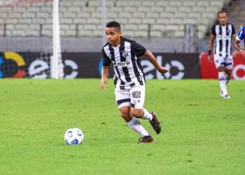 Promessa da base, João Victor participa de primeiro treino de Dorival Júnior no Ceará