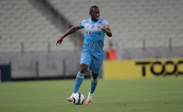 Suspenso, Tinga desfalcará Fortaleza no primeiro jogo da final da Copa do Nordeste