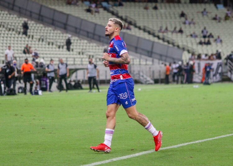 Com edema na coxa, Lucas Crispim segue fora no Fortaleza e não enfrenta o Náutico