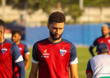 A pedido do jogador, Fortaleza libera Wagner Leonardo para retornar ao Santos