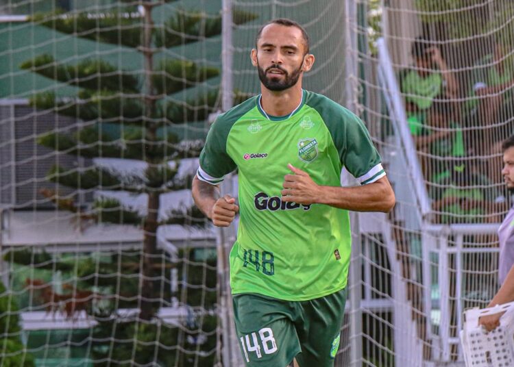 Volante Lincoln retorna ao Floresta após seis temporadas