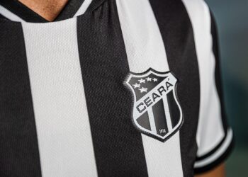 Em homenagem a vitória histórica sobre o Santos de Pelé, Ceará divulga nova camisa para a temporada