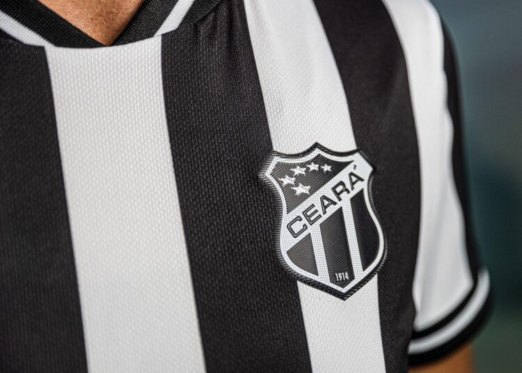 Em homenagem a vitória histórica sobre o Santos de Pelé, Ceará divulga nova camisa para a temporada