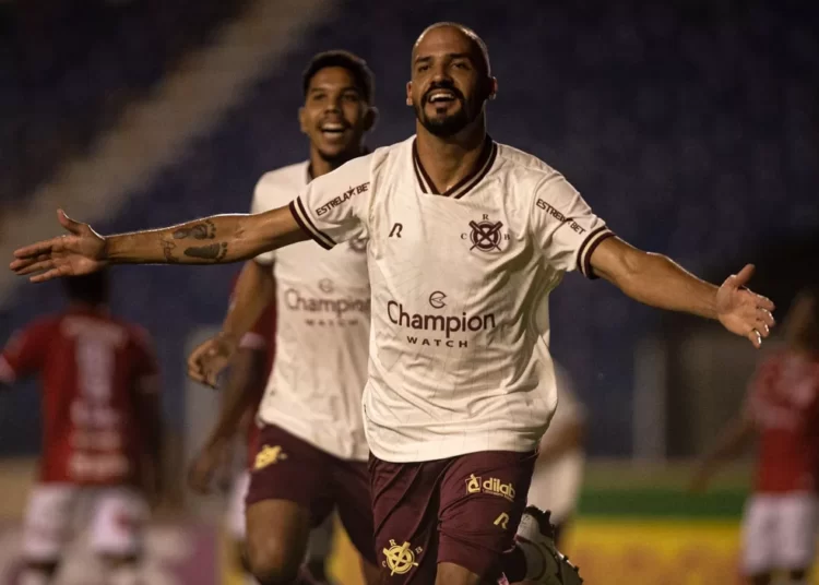 Estreia de veterano e retornos importantes: saiba mais sobre o CRB, adversário do Ceará na Copa do Nordeste