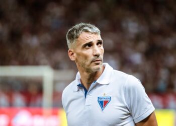 Vojvoda minimiza favoritismo contra Sport e pede atenção ao Fortaleza: “Temos que impor nossa ideia”