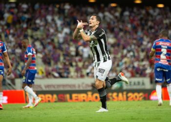 Com conquistas e destaque nacional, Vina completa 125 jogos pelo Ceará; confira números