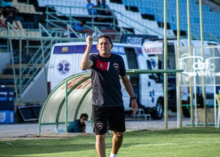 Após vice no Cearense com o Caucaia, Roberto Carlos é anunciado como novo técnico do Atlético Cearense