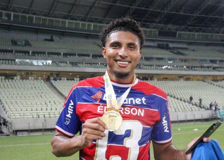 Atualmente na Itália, volante Éderson revela conversas com Vojvoda e que gostaria de ter ficado no Fortaleza