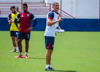 Vojvoda reafirma confiança no elenco, mas lamenta início problemático no Brasileirão: “Não começamos como queríamos“