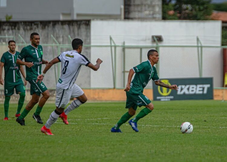 Mesmo com um jogador a mais desde o primeiro tempo, Floresta fica apenas no empate com Figueirense