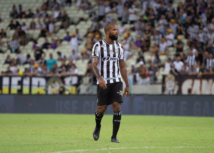 Ceará teve um jogador expulso em quatro dos cinco jogos sob o comando de Dorival Júnior