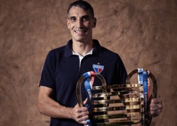 Em comemoração ao título da Copa do Nordeste, Vojvoda exalta a torcida: “Nosso torcedor merece”