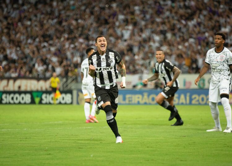 Vina se pronuncia contra ato de racismo com torcedores do Fortaleza; confira