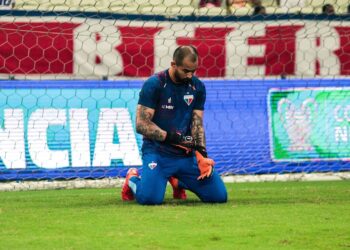 Destaque da partida pelo Fortaleza, Max Walef admite dificuldade nos últimos jogos e pede cabeça no lugar para reverter situação