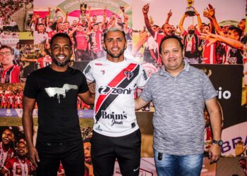Ferroviário oficializa renovação com Edson Cariús até o fim da Série C do Campeonato Brasileiro