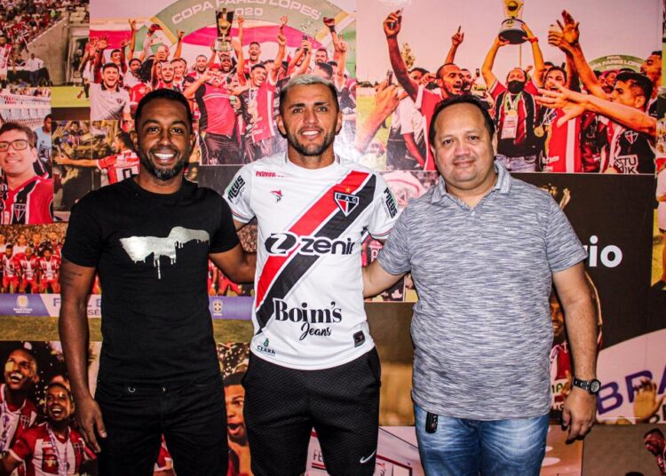 Ferroviário oficializa renovação com Edson Cariús até o fim da Série C do Campeonato Brasileiro