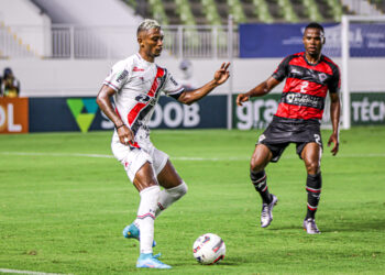 Ferroviário aproveita falha bizarra do goleiro Carlão e derrota Atlético Cearense pela Série C