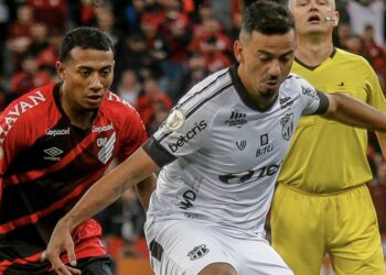 João Ricardo defende pênalti, mas Ceará perde para o Athletico na Arena da Baixada