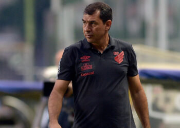 Próximo adversário do Ceará, Athletico/PR demite técnico Fábio Carille