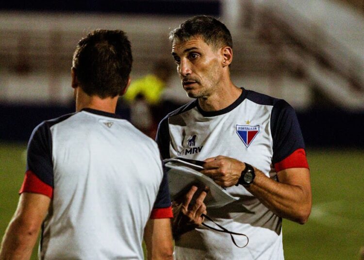 Vojvoda elogia partida do Fortaleza contra Corinthians, mas ressalta falta de efetividade: “Precisamos melhorar”