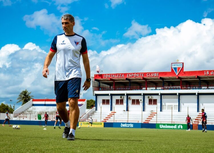 Títulos, marcas expressivas e subida de patamar: Juan Pablo Vojvoda completa um ano no comando do Fortaleza