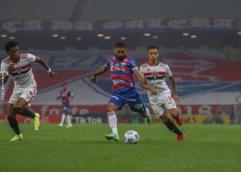 Fortaleza x São Paulo: onde assistir, horário, prováveis escalações e arbitragem