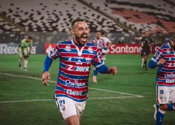 Em jogo de sete gols, Moisés brilha, Fortaleza vence o Colo-Colo no Chile e avança às oitavas da Libertadores