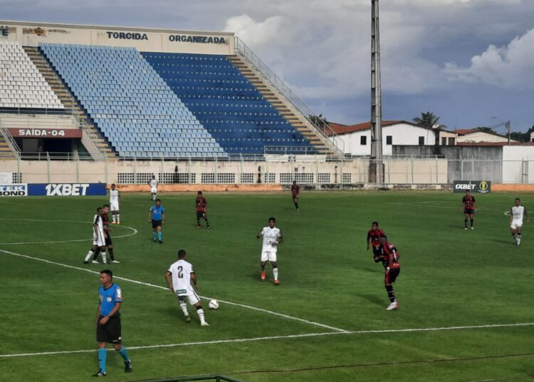 Atlético Cearense sai na frente, mas cede empate para o Figueirense