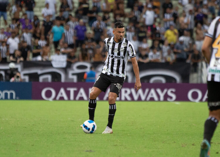 Lindoso critica arbitragem em derrota do Ceará para o Athletico: “Me tirou do sério”