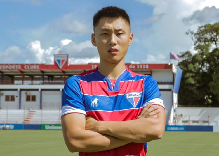 Fortaleza surpreende e anuncia lateral chinês Junlong Xiao
