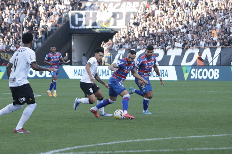 Fortaleza perde para o Corinthians e segue sem vencer no Campeonato Brasileiro