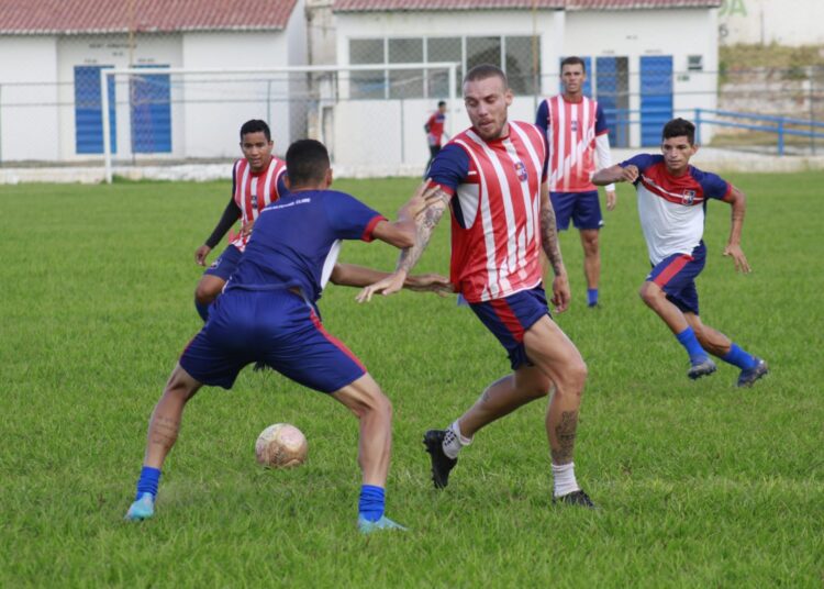 Visando o retorno à elite estadual, Tiradentes e Barbalha estreiam na Série B do Campeonato Cearense nesta terça-feira (10)