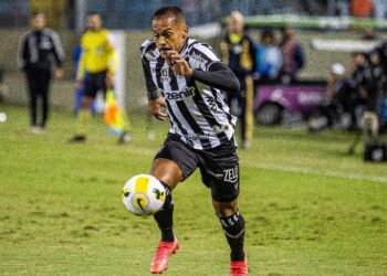 Com um a menos em campo, Ceará segura empate fora de casa diante do Santos