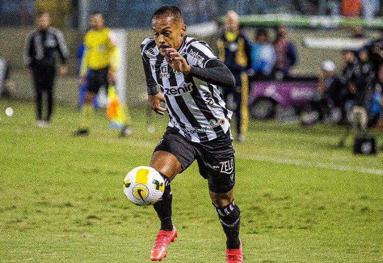 Com um a menos em campo, Ceará segura empate fora de casa diante do Santos