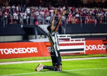 Atacante do Ceará, Cléber ressalta a importância de fazer gol no Clássico-Rei: “Vai sair amanhã com fé em Deus”