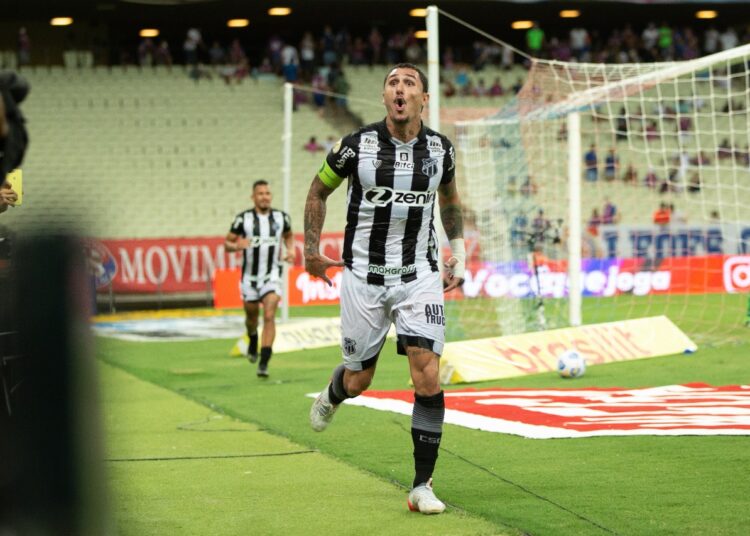 Vina segue preparação intensa, mas é dúvida para o Clássico-Rei diante do Fortaleza