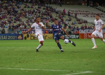 Fortaleza x Athletico: onde assistir, prováveis escalações, arbitragem e horário