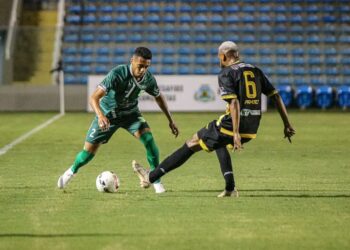 Série C: Flávio Torres perde pênalti no fim e Floresta fica no empate com Volta Redonda em casa