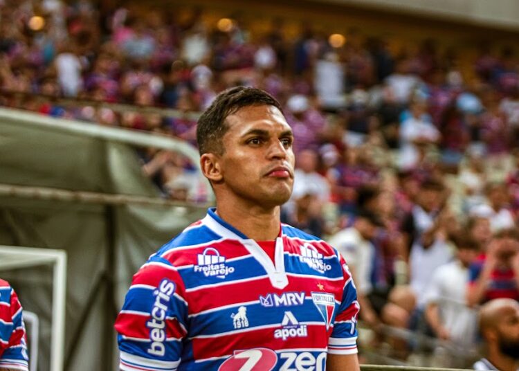 Lesionado no joelho, Robson deve desfalcar Fortaleza por um mês; não será necessário cirurgia