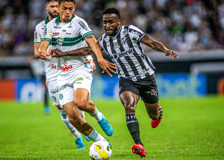 Ceará sai na frente, mas sofre gol no fim e fica no empate com o Coritiba em casa