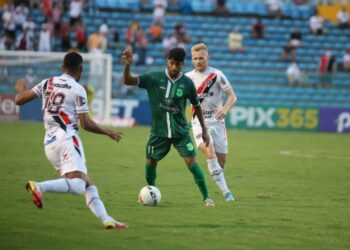 Série C: com início de segundo tempo avassalador, Floresta supera Ferroviário e encerra sequência sem vitórias