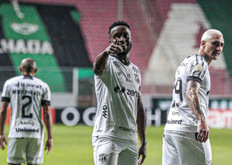 Em grande fase, Mendoza marca duas vezes e Ceará vence América/MG fora de casa