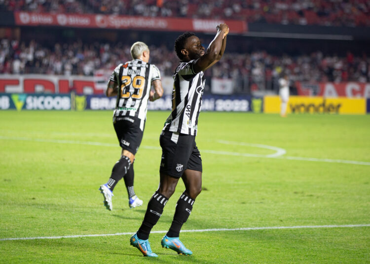 Após marcar contra o Coritiba, Mendoza iguala melhor temporada em gols na carreira