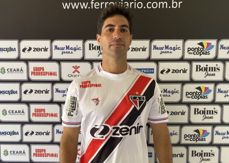 Ferroviário oficializa contratação do lateral-direito Marcos Martins, ex-Ceará